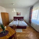 Anonymus Vendeghaz Apartment *